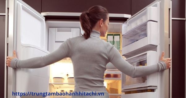 Tủ lạnh bị “ra mồ hôi”, đọng nước do đâu và xử lý thế nào?